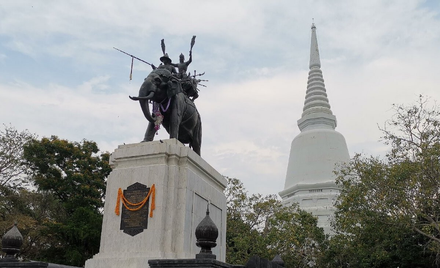 Don Chedi Monument commemorates an important event in Suphan Buri's history