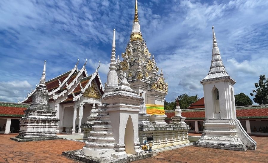 Wat Phra Borommathat Worawihan, representing Chainat’s distinctive Buddhist architecture.