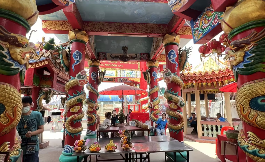 A Chinese-style shrine at Wat Sanchao
