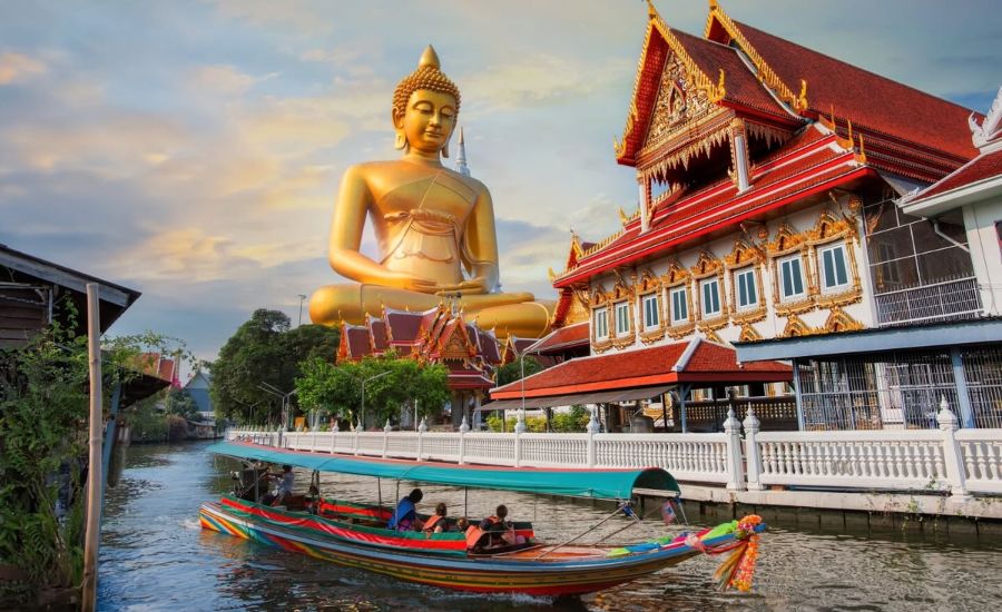 Bangkok city sights, the best places to visit in Thailand in November.