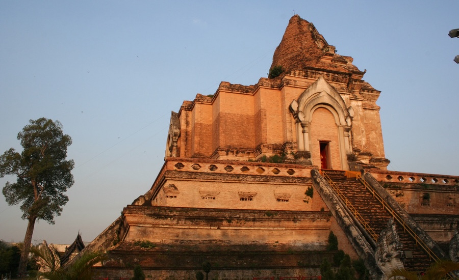 The ancient 58m Wat Chedi Luang in Chiang Saen