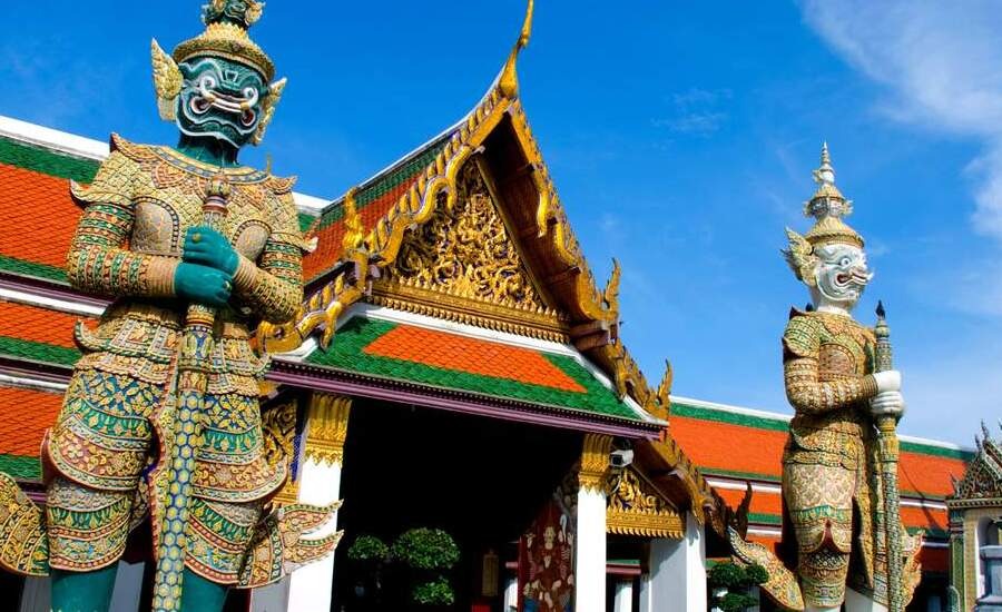 The colorful Yaks guard the gate of Wat Phra Kaew