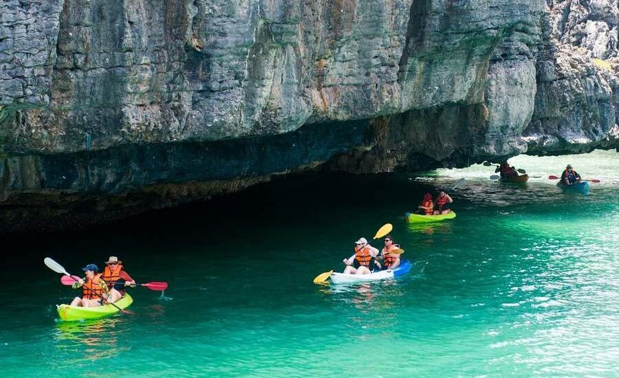 Kayaking experience in Koh Tao