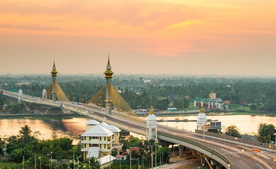 Life slows down along the Chao Phraya in Nonthaburi 