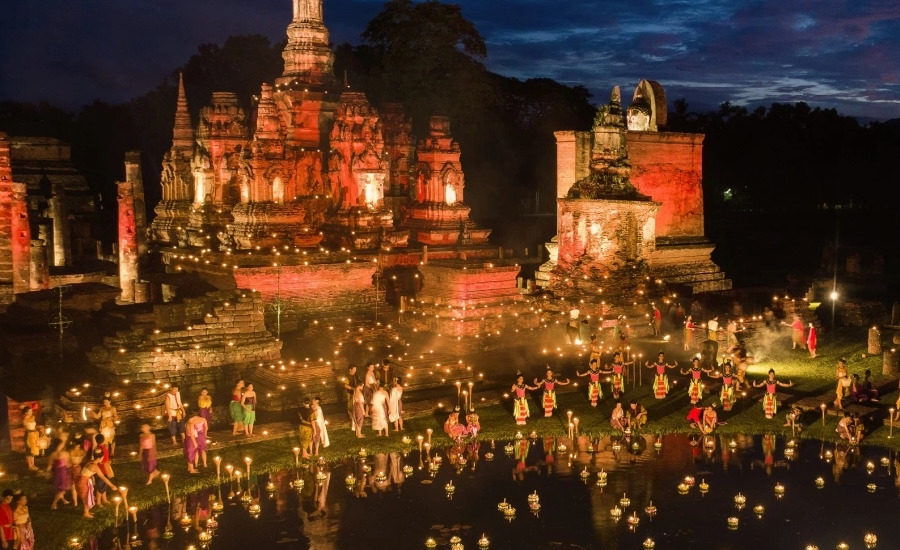 Loy Krathong at Sukhothai Historical Park