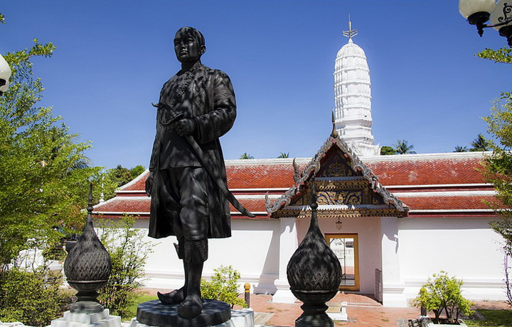 Wat-Amphawan-Chetiyaram-Highlights
