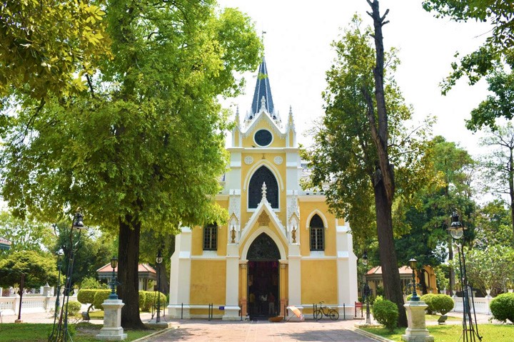 Bang-Pa-in-Palace-Wat-Niwet-Thammaprawat