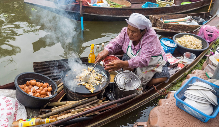 Tha-Kha-Floating-Market-Local-food