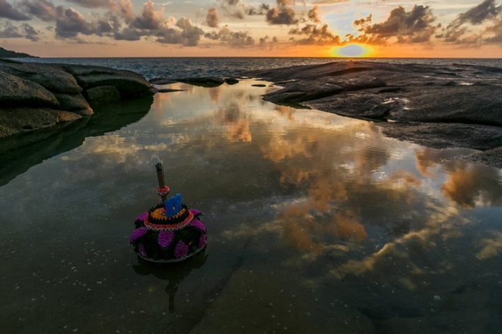 Loy-Krathong-in-Phuket