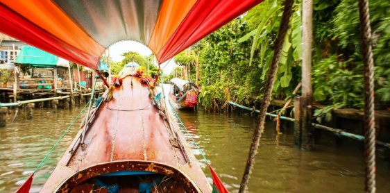 Day 10: Chiang Khong Border Huay Xay – Slow boat Cruise Embarkation (Shompoo boat)– Pakbeng (B, L)