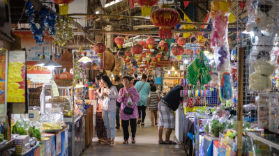 Talat Khlong Suan Roi Pi (100-Year-Old Garden-Canal Market)