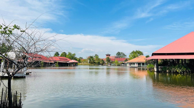 Sam Phan Nam Floating Market