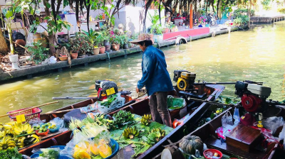 Tha Kha Floating Market
