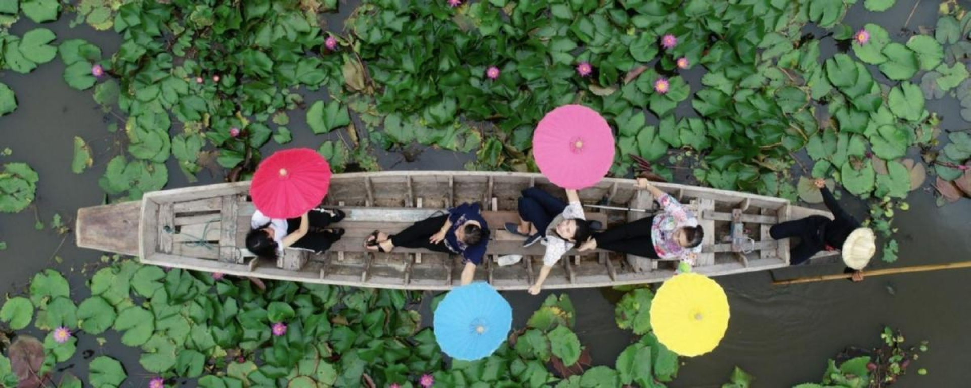 Thung Bua Daeng Na Bang Len (Red Lotus) Floating Market