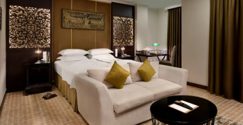 Palace gate Hotel and Resident