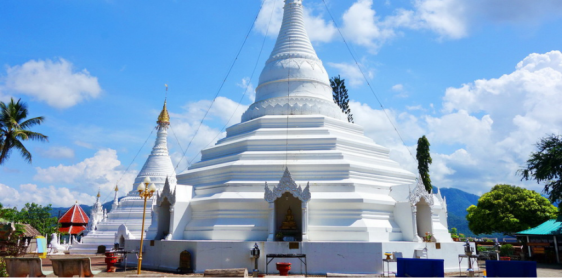 Day 1: Pai River cruise/ Karen village/ Phra That Doi Kong Mu Temple/ Jong Kham and Jong Klang Temples (L)