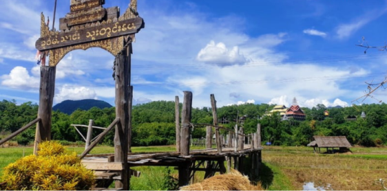 Day 3: Su Tong Pae Bamboo Bridge / Ban Rak Thai Chinese Village/ Hmong Hill Tribe Village/ Ban Ruam Thai Shan Village (B/L)