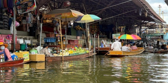 Day 4: Bangkok – Damnoen Saduak Floating Market – Bangkok – Flight to Chiang Rai (B) No Guide in Chiang Rai