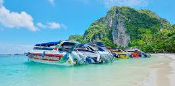 Day 15: Krabi – Join Phi Phi Island by Speed Boat (B, L) with English speaking guide only/Join-in tour with shared tranfer