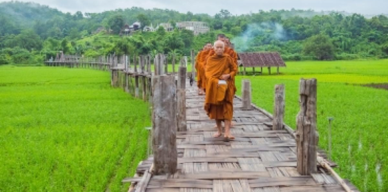 Day 3: Su Tong Pae Bamboo Bridge / Ban Rak Thai Chinese Village/ Hmong Hill Tribe Village/ Ban Ruam Thai Shan Village (B, L)