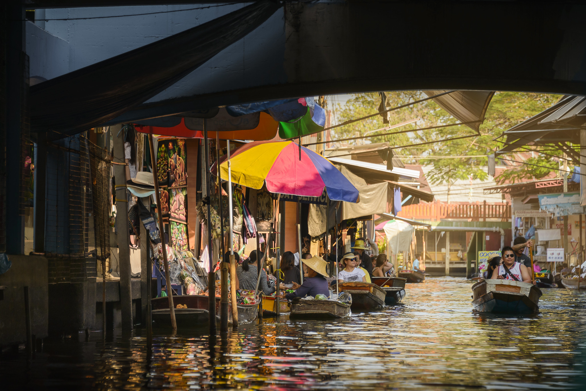 top-attractions-in-bangkok-damnoen-saduak-floating-market