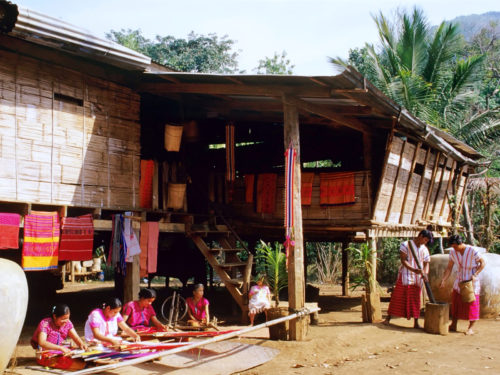 Taphoen Khi Karen Village