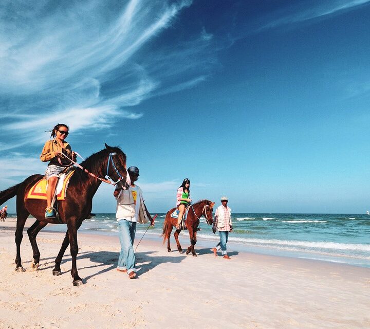 Hua-Hin-Beach-Horse-Riding