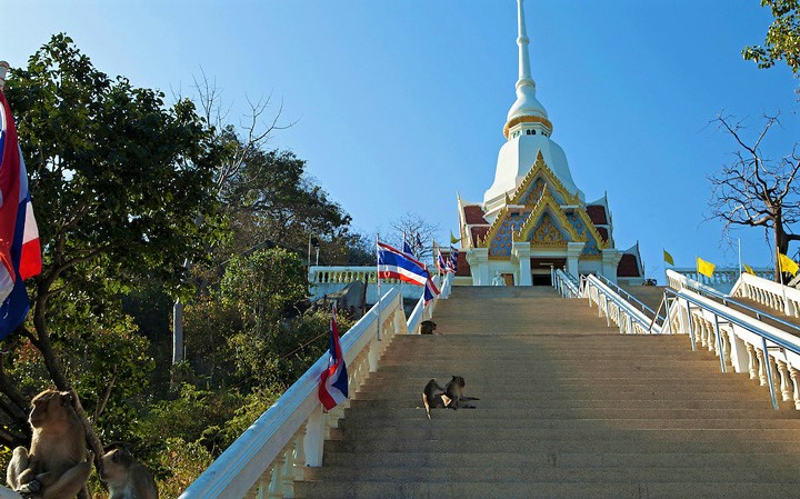 Wat-Khao-Takiab