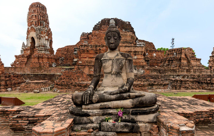 Wat-Mahathat-Central-prang-and-surrounding-galleries