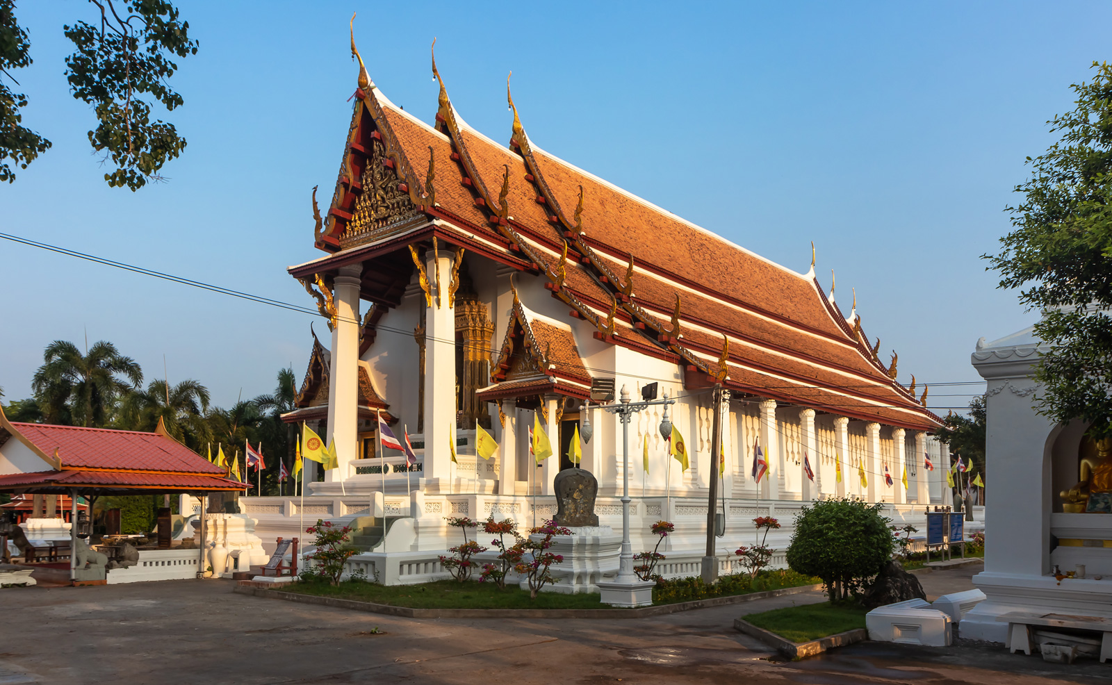 Wat-Na-Phra-Men