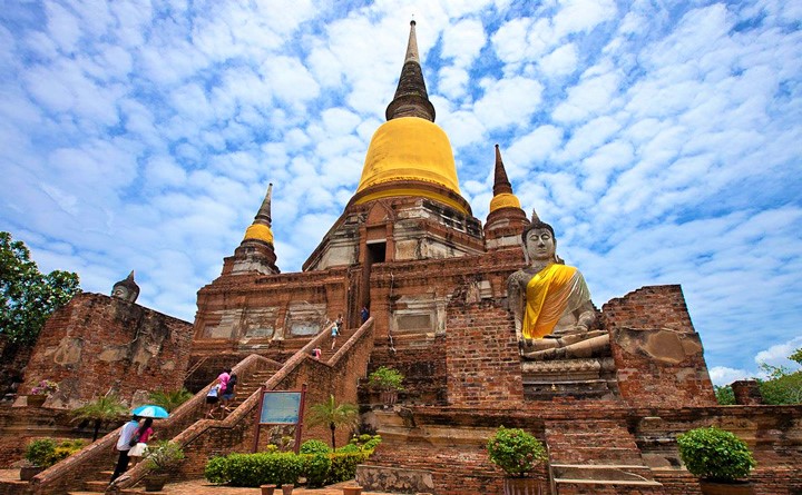 Wat-Yai-Chai-Mongkhon-Main-Prang
