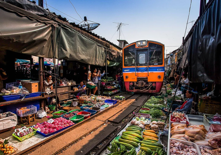 Maeklong-Railway-Market-A-special-place