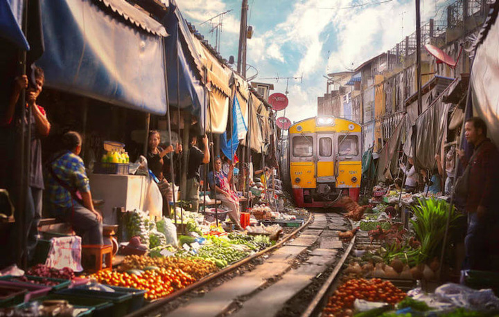 Maeklong-Railway-Market-what-to-buy