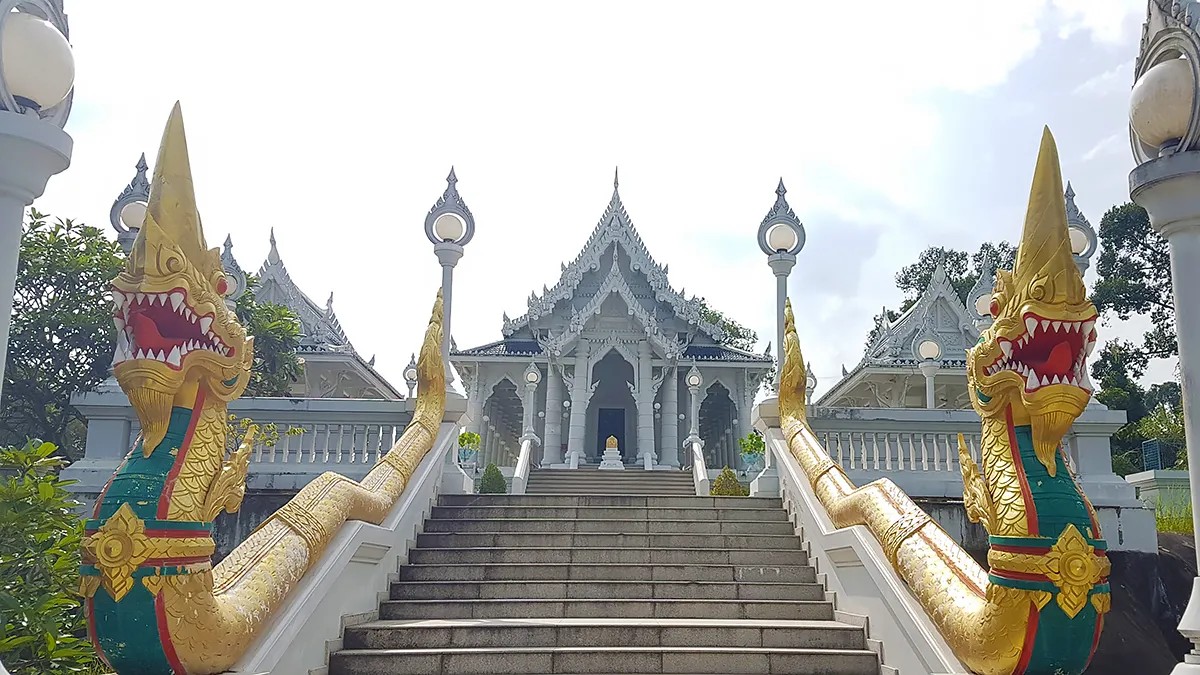 Wat Kaew Korawaram q